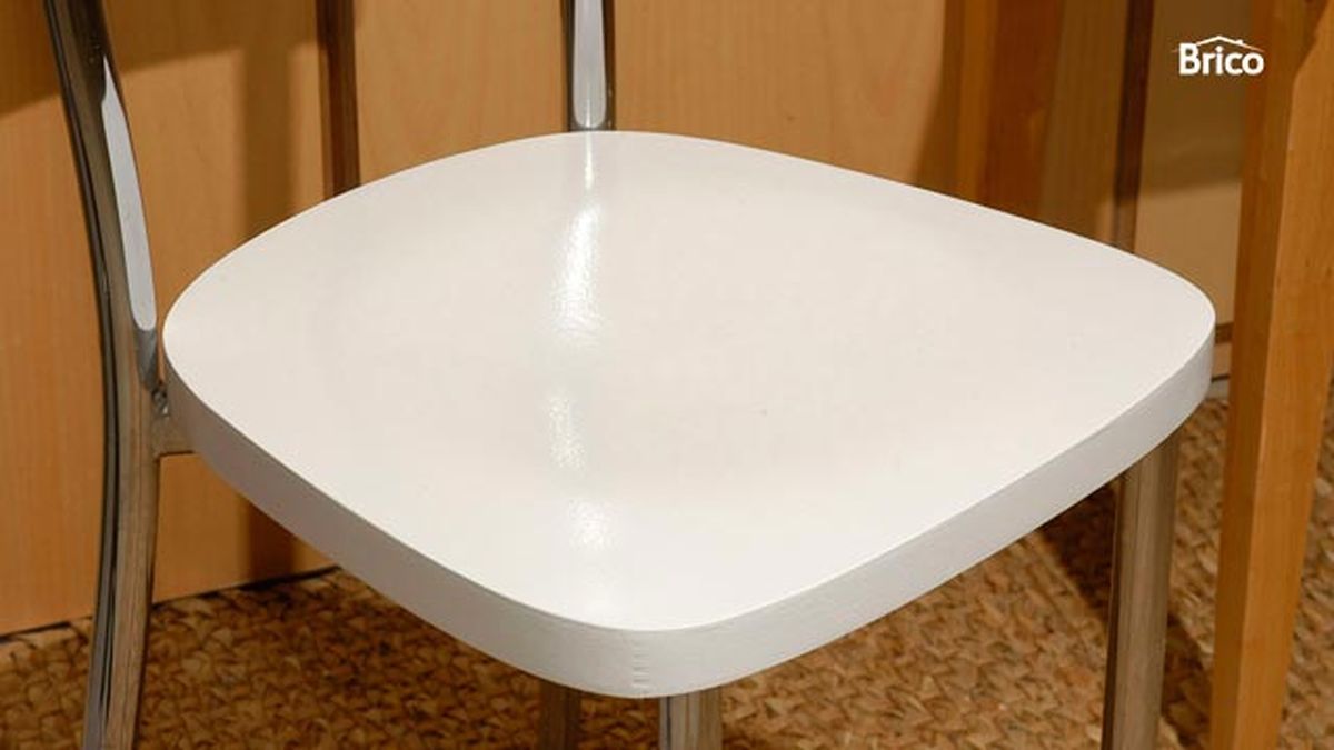 Esmaltar silla de cocina deteriorada paso 6
