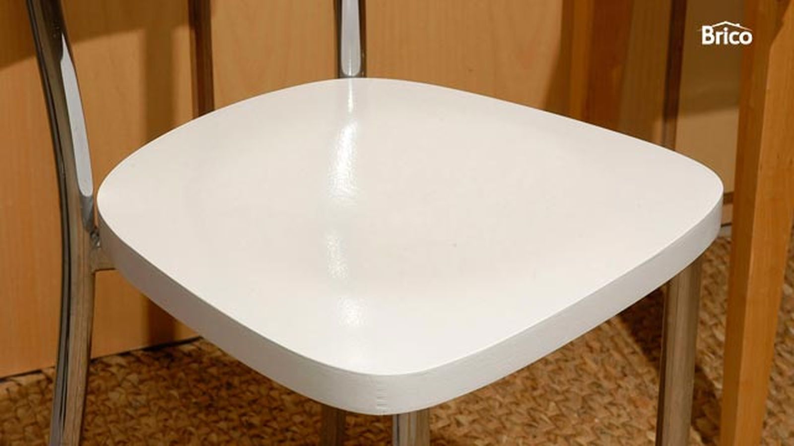 Esmaltar silla de cocina deteriorada paso 6