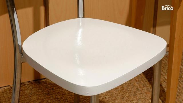 Esmaltar silla de cocina deteriorada paso 6