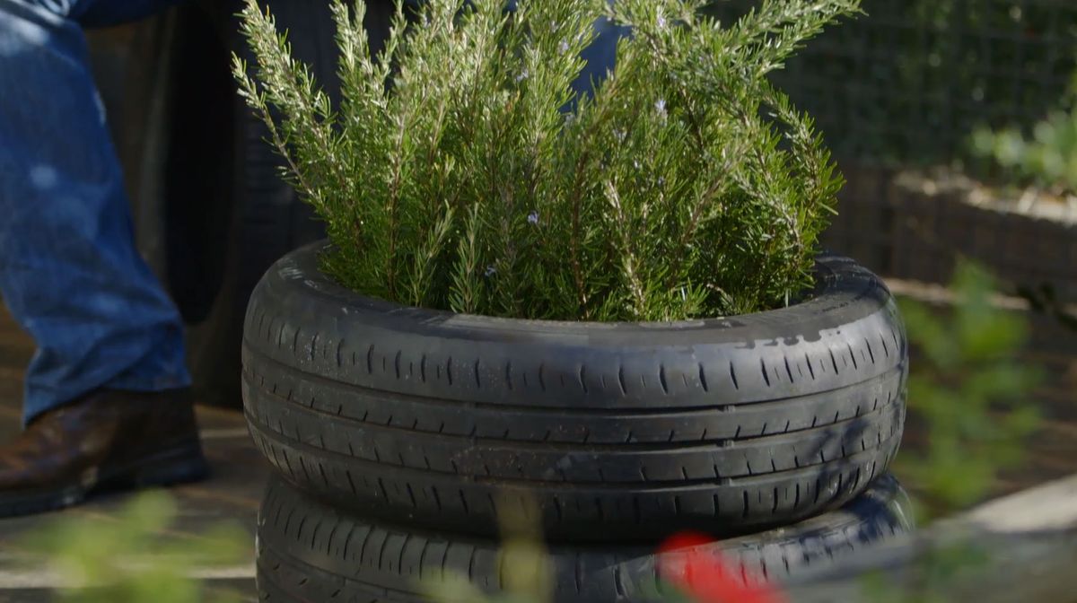 Hacer jardineras con neumáticos 1