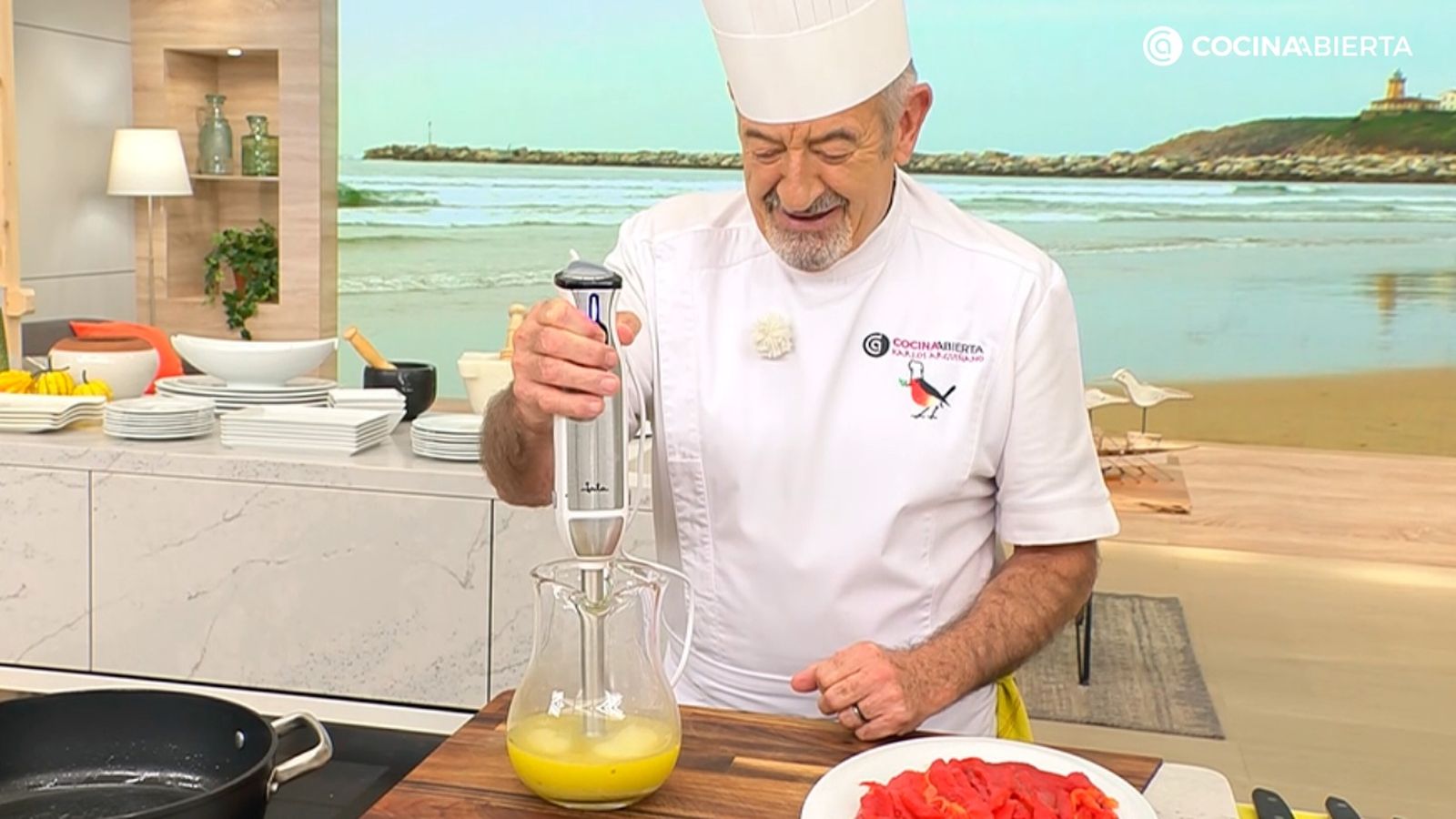 Karlos Arguiñano prepara la salsa pilpil