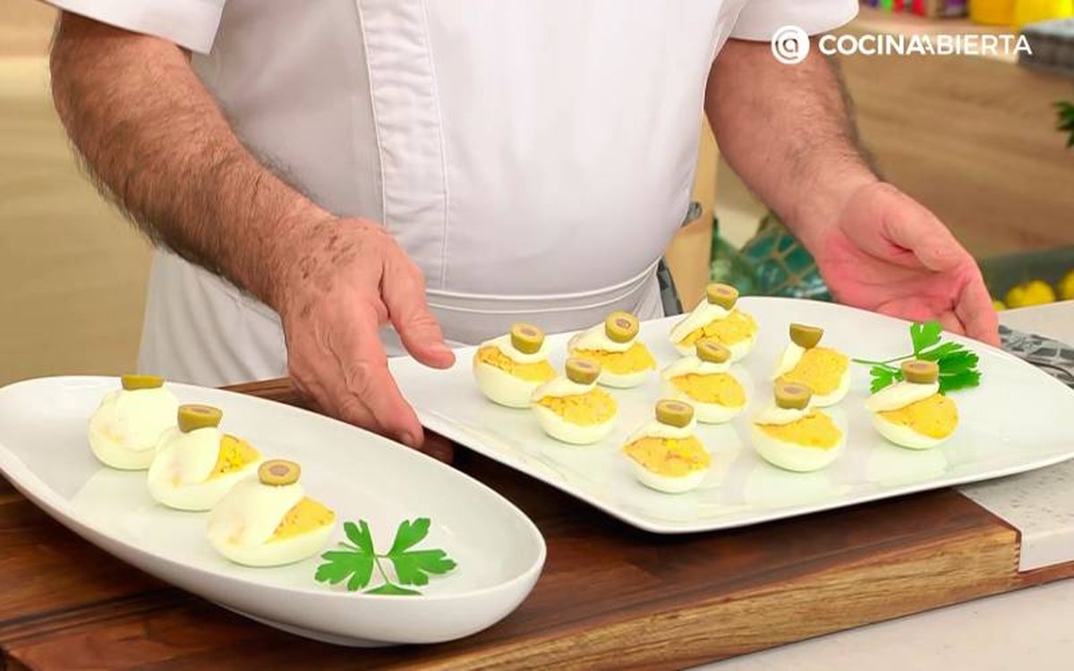 Elaboración de los huevos rellenos de atún- Siervir