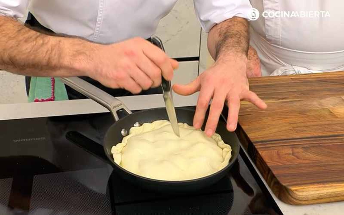 Cubre con una lámina de hojaldre