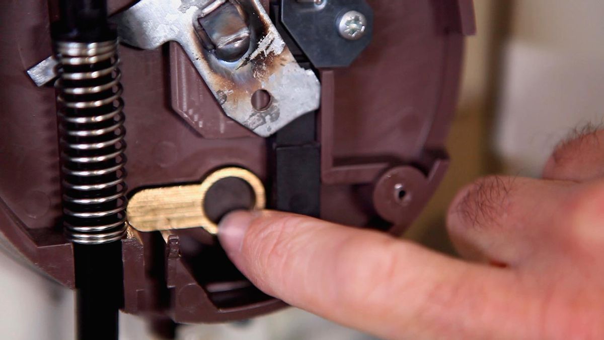 Cambiar bombín de puerta de garaje paso 3