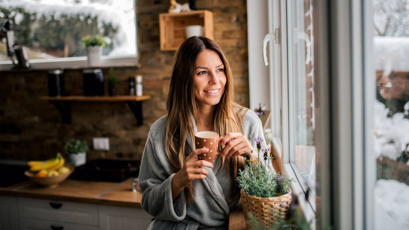 En Etam tienes batas de diferentes estilos y tejidos donde elegir