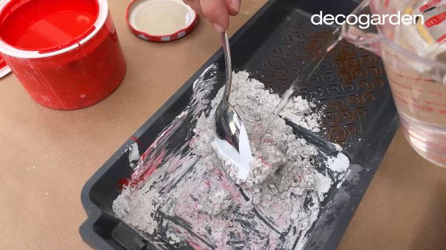 como hacer pintura tiza casera con yeso paso 3