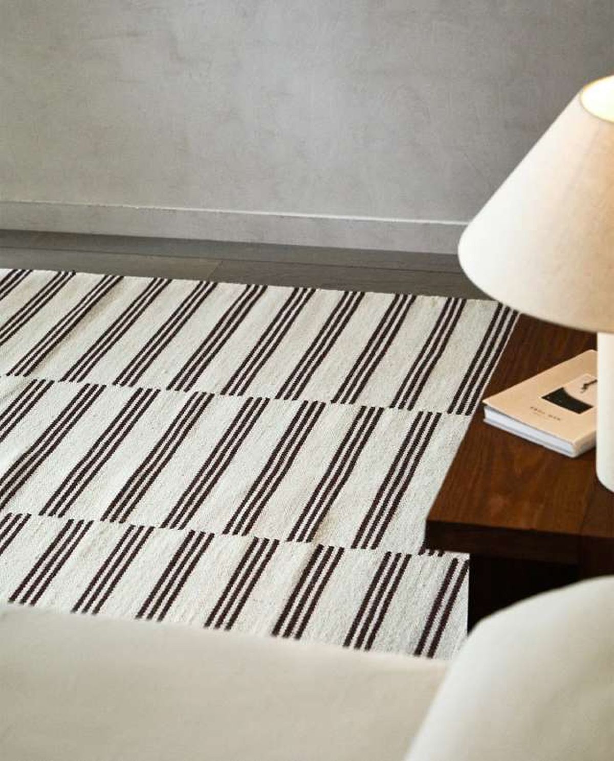 alfombra rayas efecto triple zara home