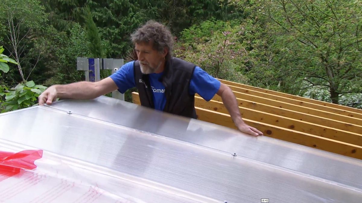 Instalar una cubierta de policarbonato celular paso 9