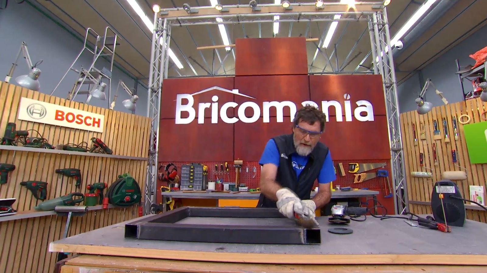 Cómo hacer una mesa de diseño de cristal paso 5