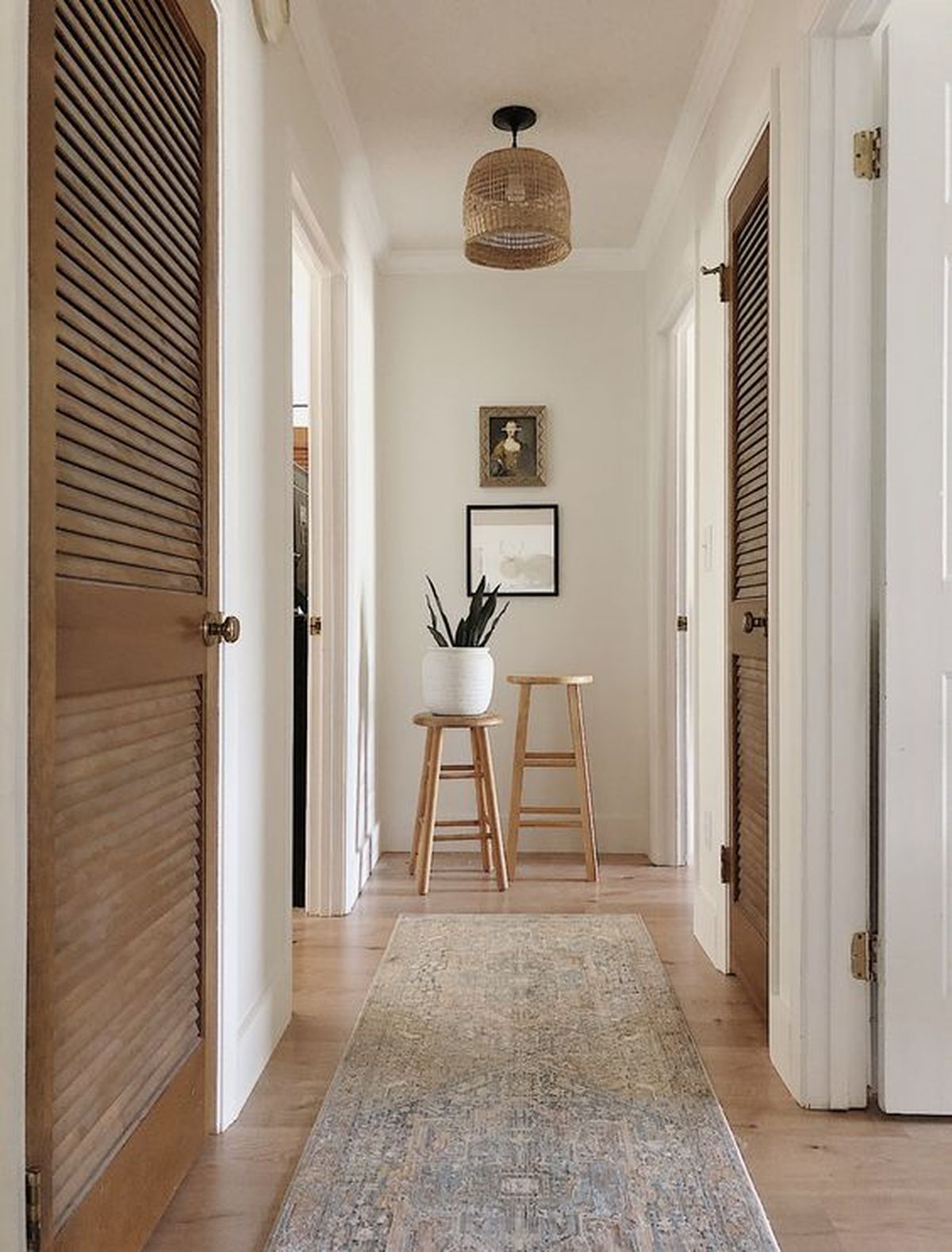 pasillo con encanto alfombras desgastadas pinterest society of summer