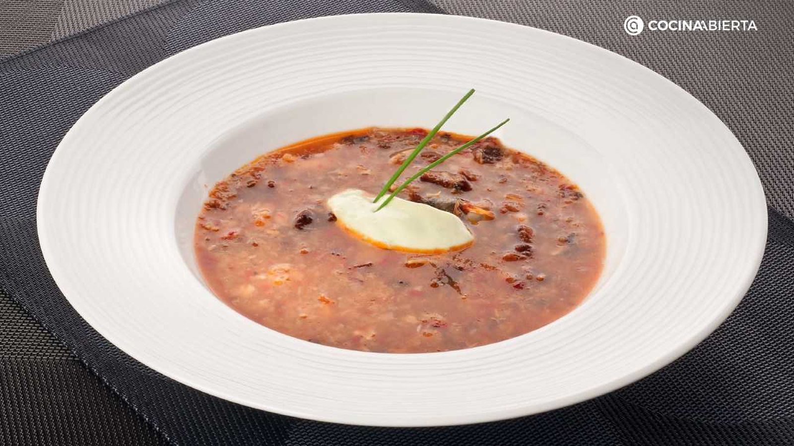 Bruno Oteiza te da el paso a paso para elaborar una deliciosa sopa de congrio