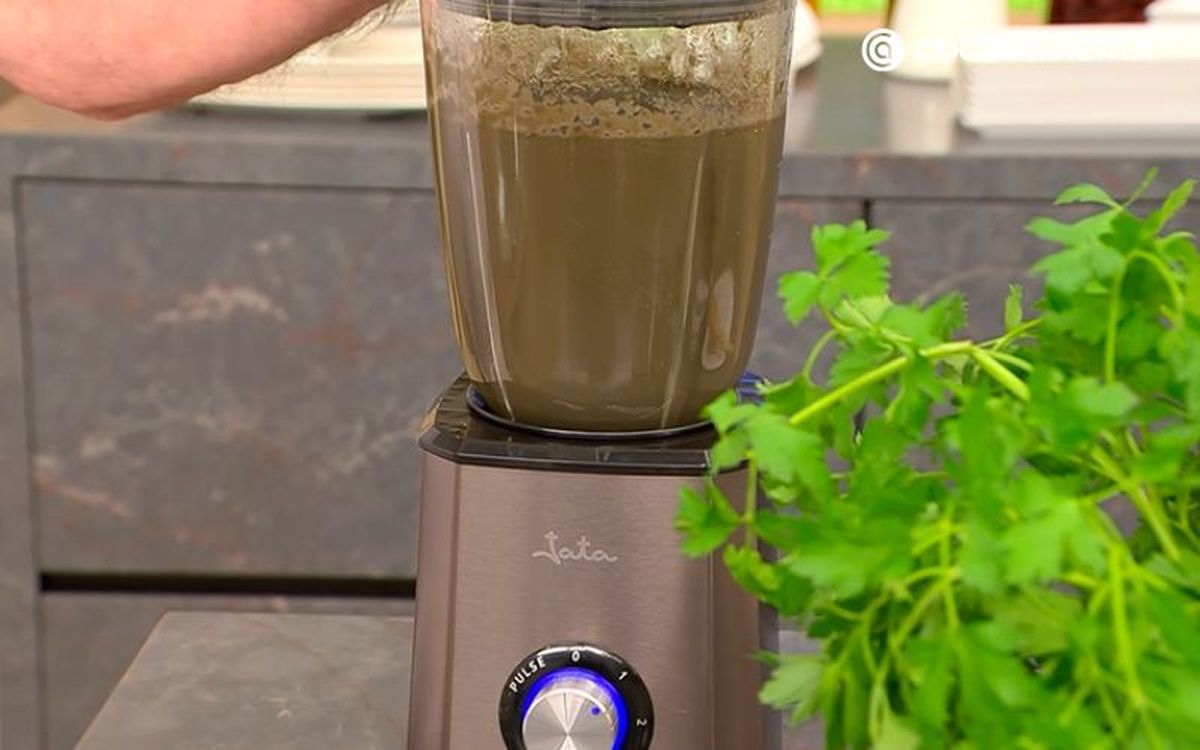 Tritura hasta que obtengas una salsa homogénea