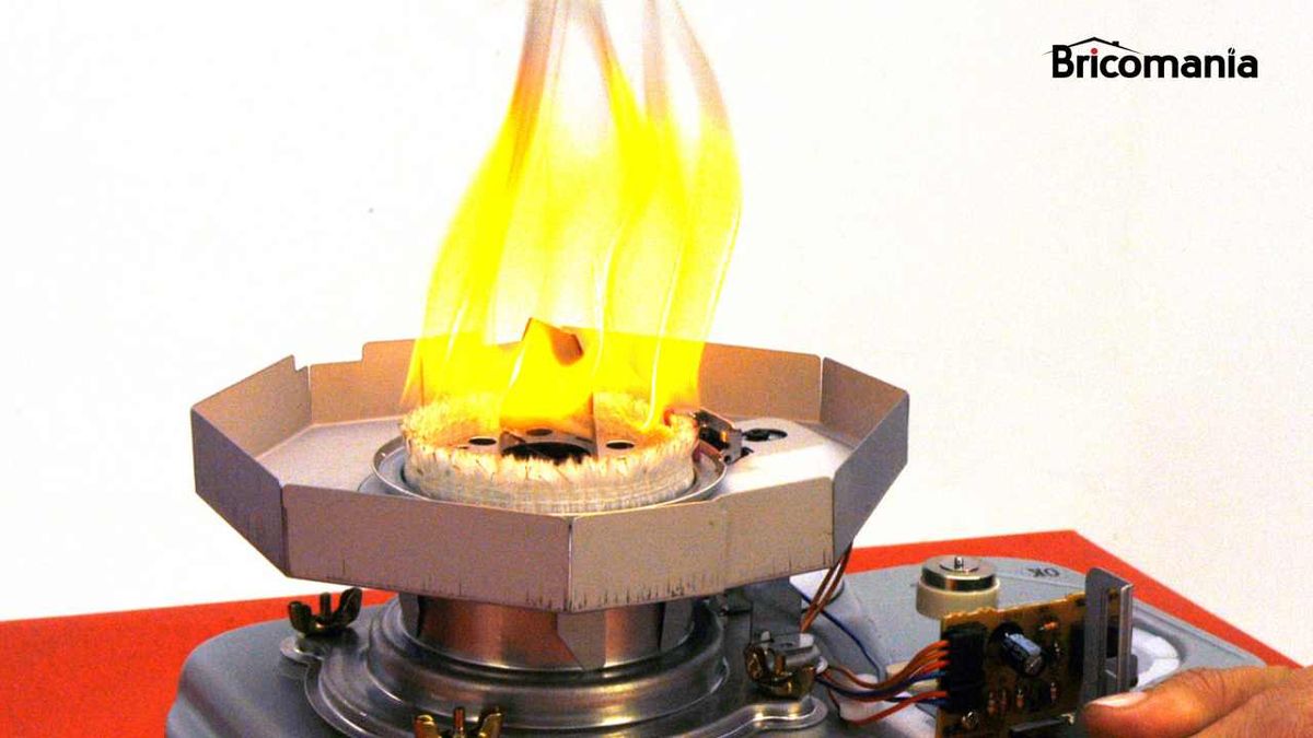 Mecha en una estufa de parafina