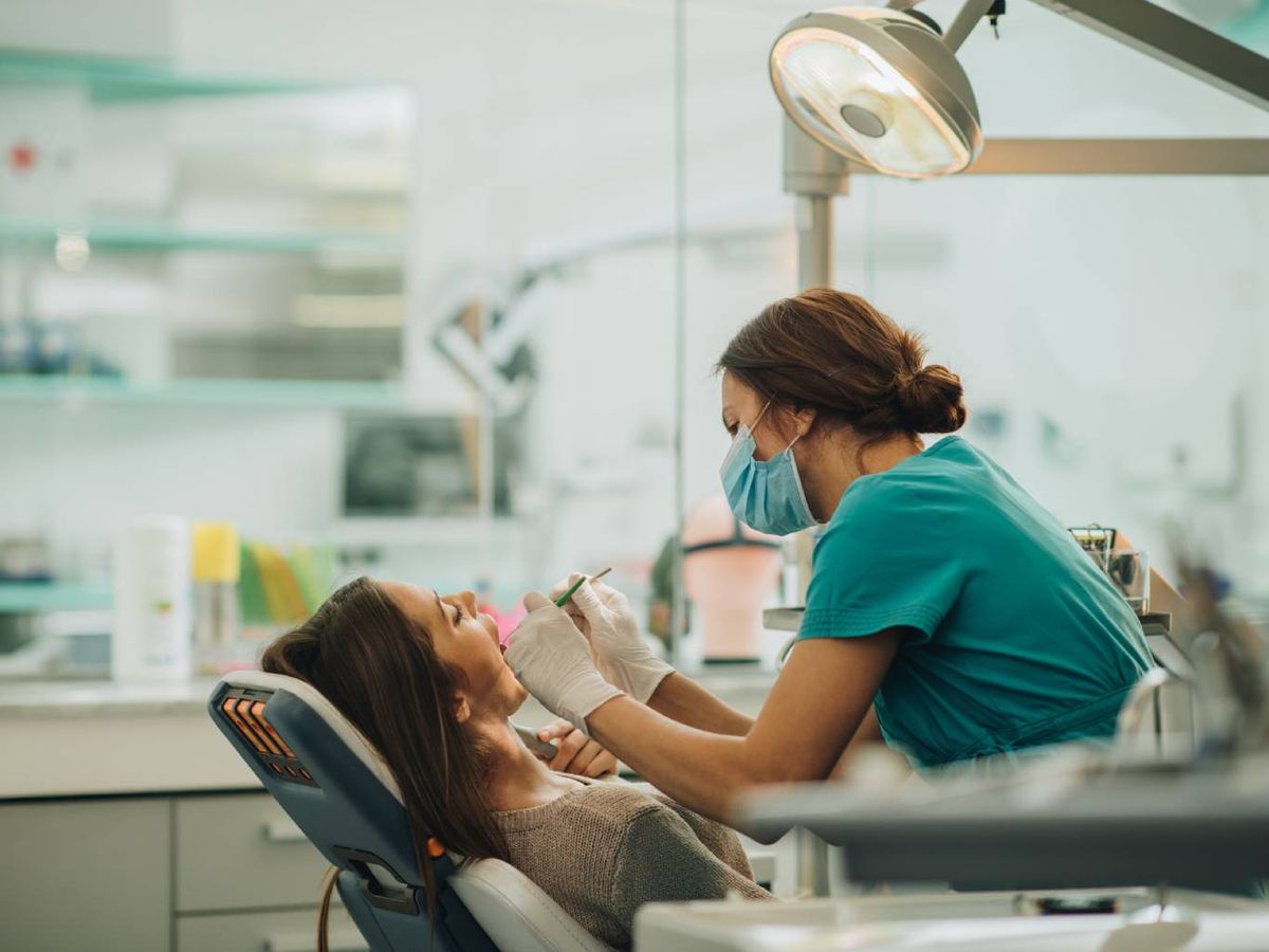 Algunas comunidades autónomas permiten desgravar las facturas del dentista.