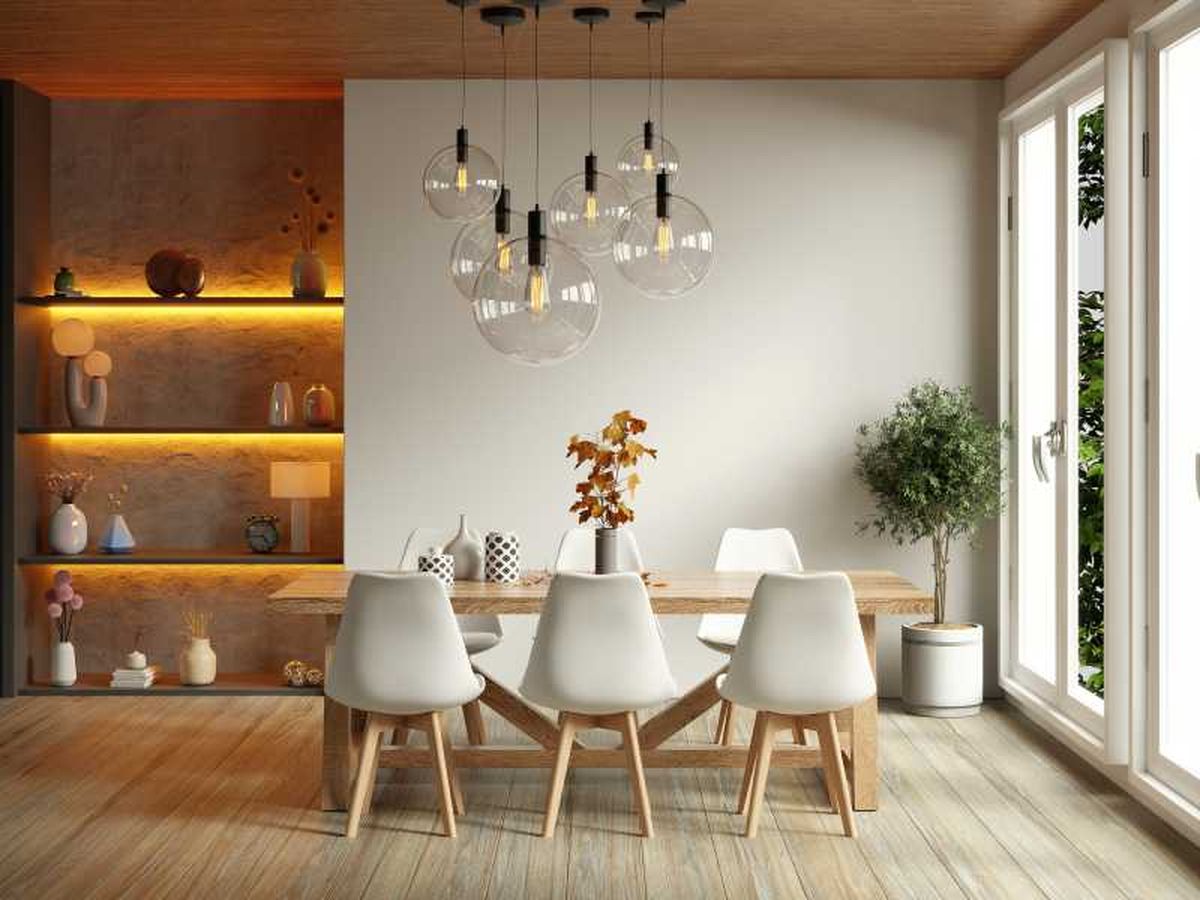 Comedor pequeño acogedor con muebles prácticos.