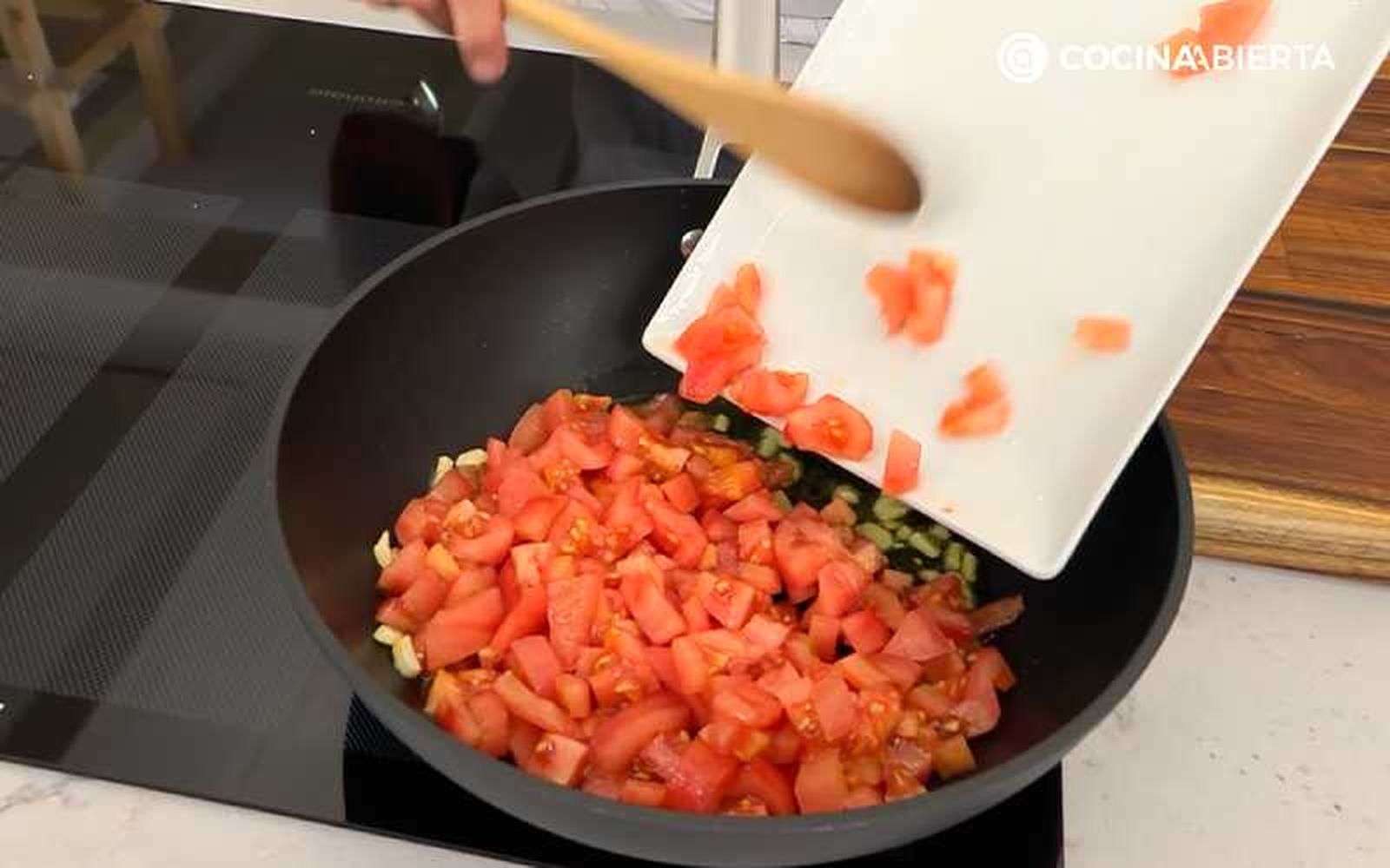 Cocina el tomate a fuego medio