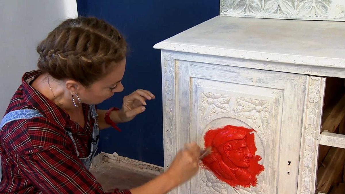 pintar mueble antiguo rojo paso 3