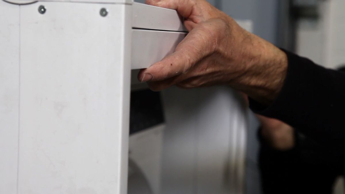 Montar un armario de lavandería paso 6