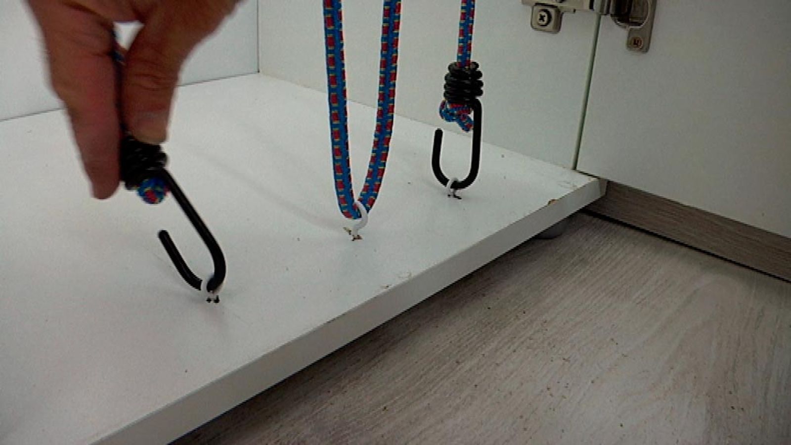 Mueble para balones paso 7