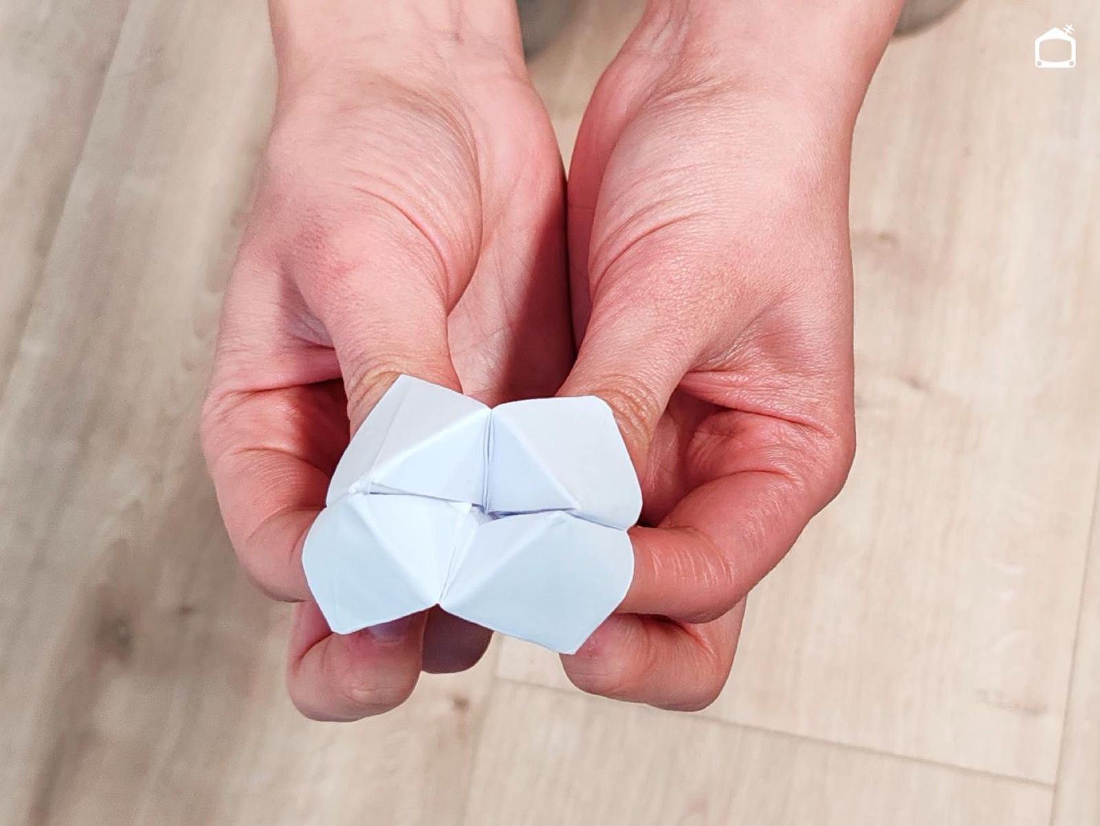 Comecocos de papel pequeño.