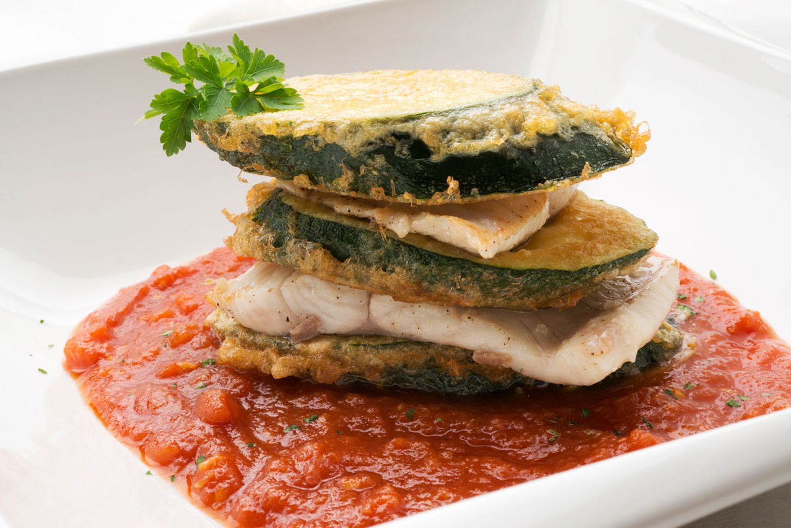 5326 Montaditos de calabacin y trucha con salsa roja xl