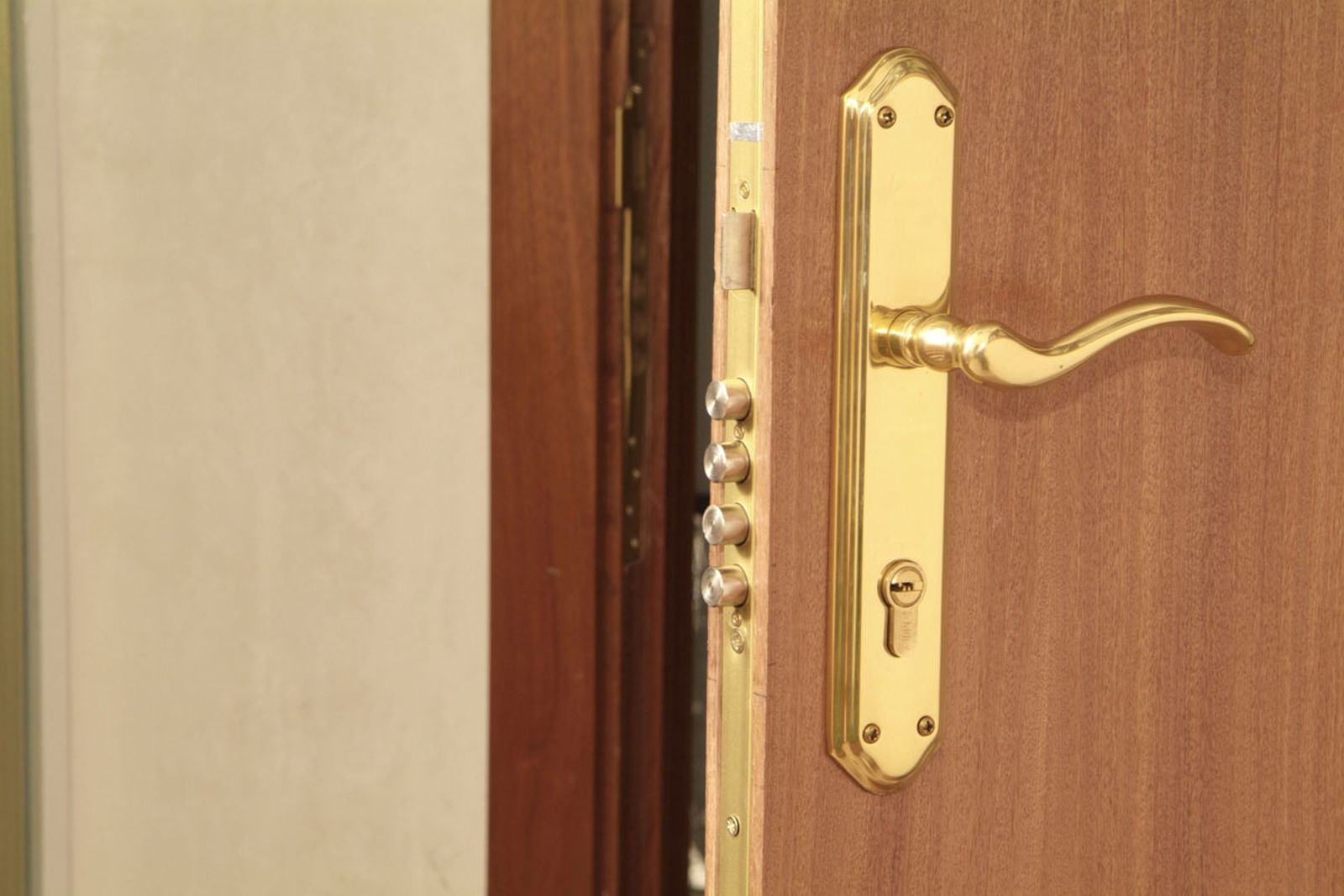 Cerradura de tres puntos paso 11