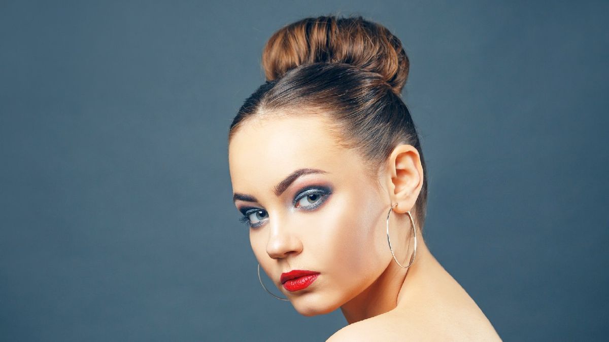 Conseguir volumen en tu moño, es muy sencillo utilizando un relleno