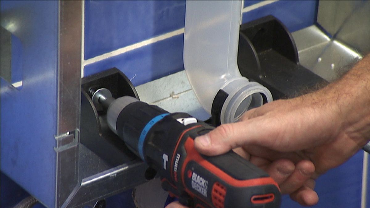 Instalar inodoro suspendido paso 10