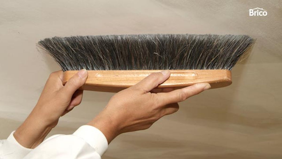 Pintar techo de yeso laminado paso 2