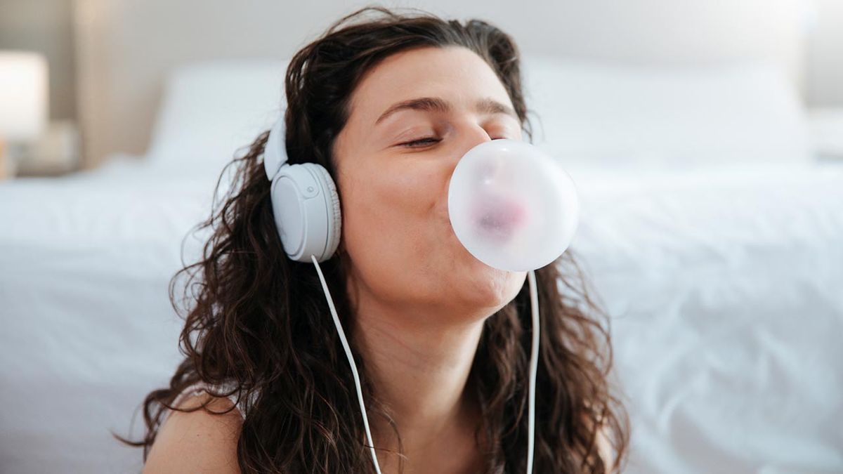 trucos para quitar un chicle del pelo