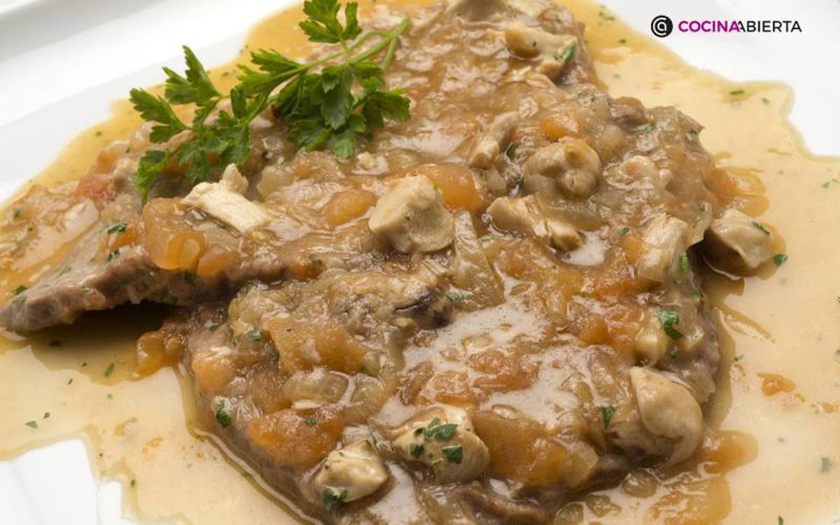 El fricandó con setas es un guiso tradicional catalán