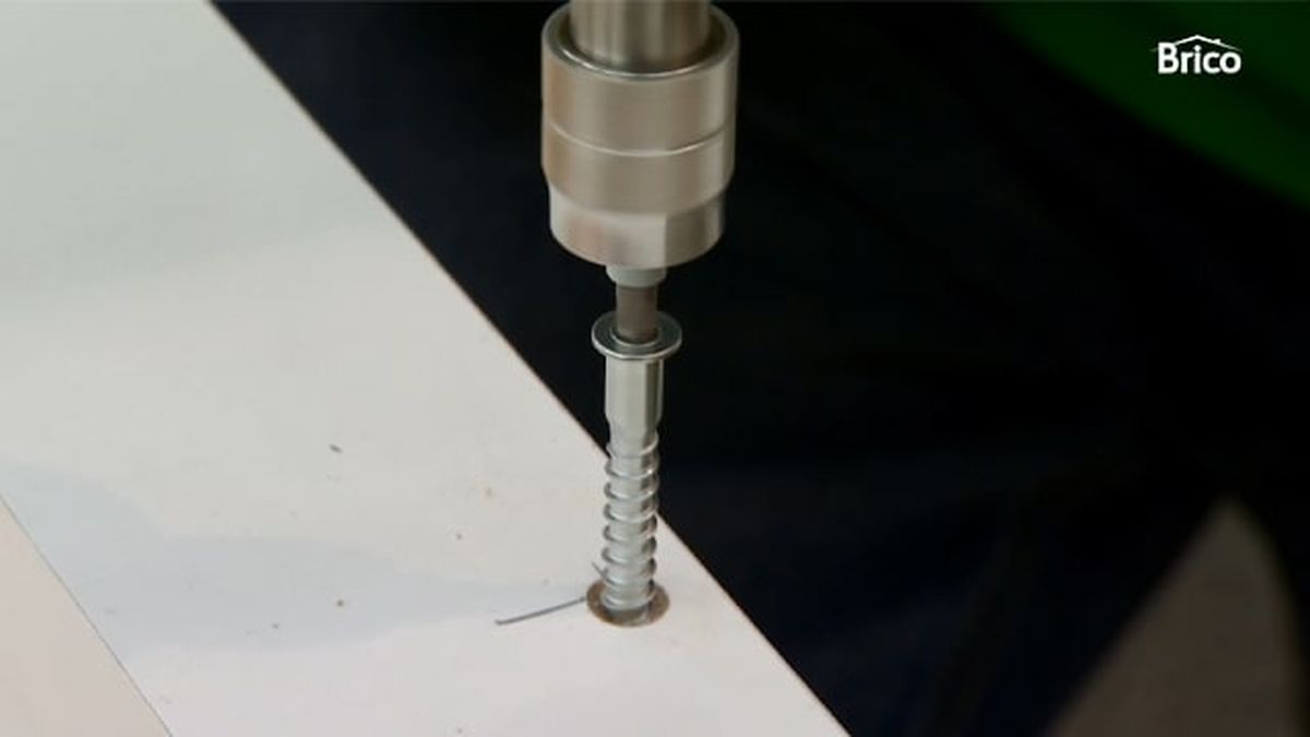 Cómo hacer un escritorio abatible paso 6