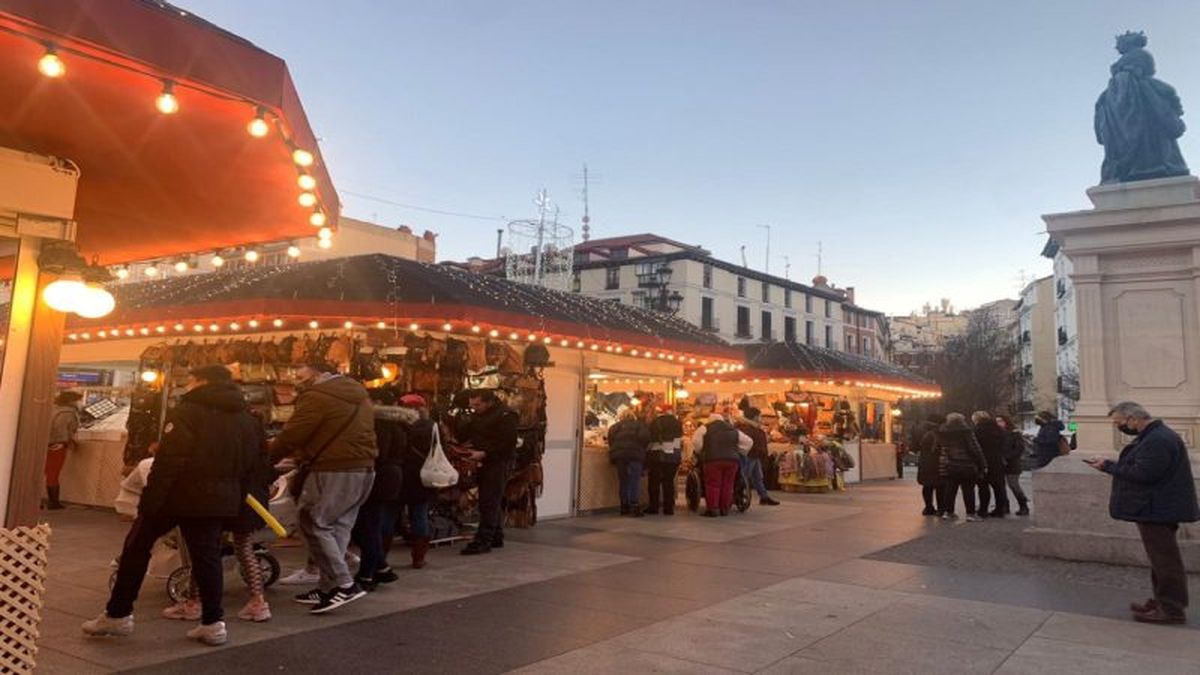 Mercado navideño en la Plaza Isabel II de Madrid