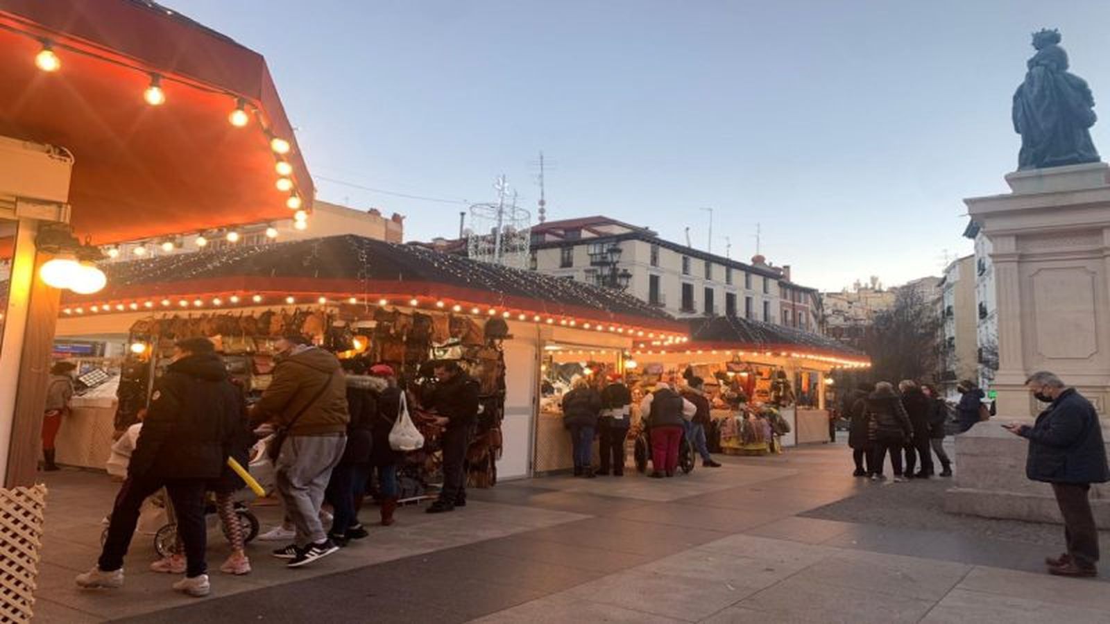Mercado navideño en la Plaza Isabel II de Madrid