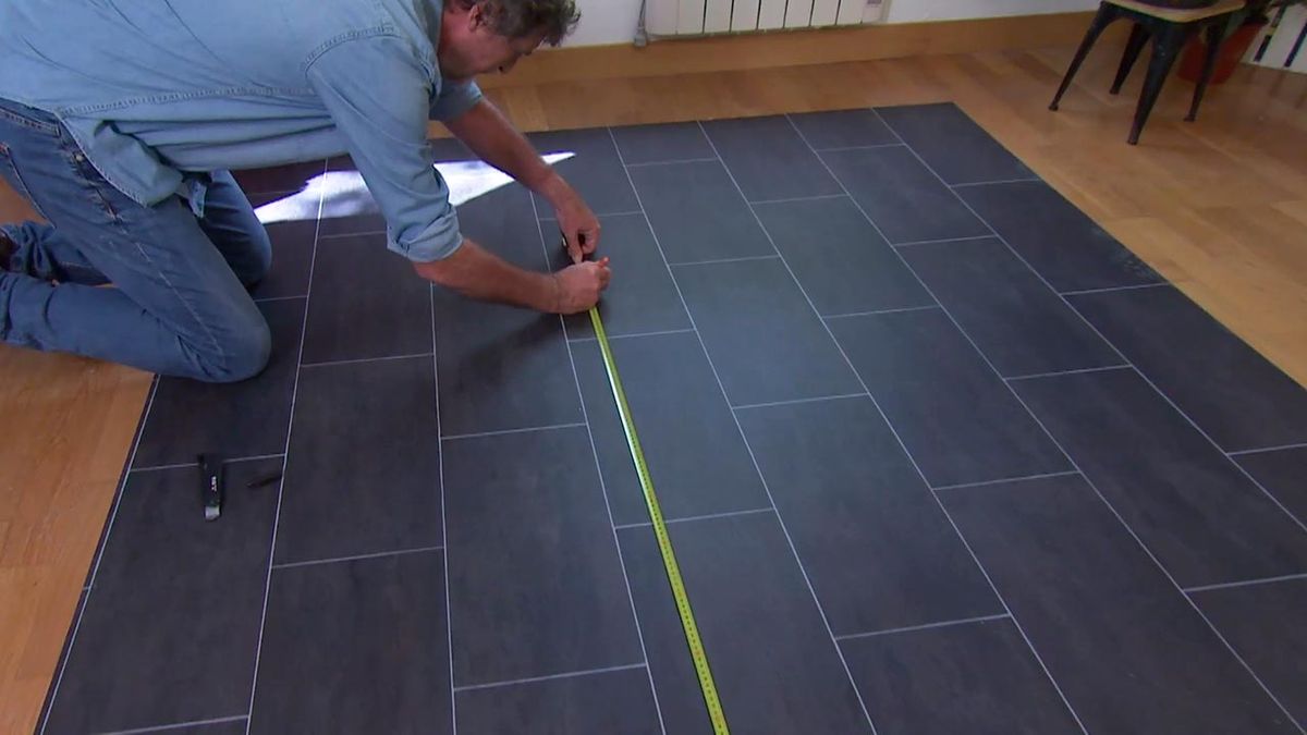 Como colocar suelo vinilico en rollo paso 3