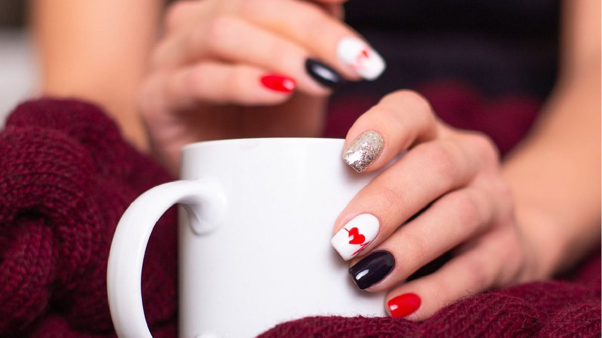 El días de San Valentín es perfecto para lucir una manicura con mensajes de amor