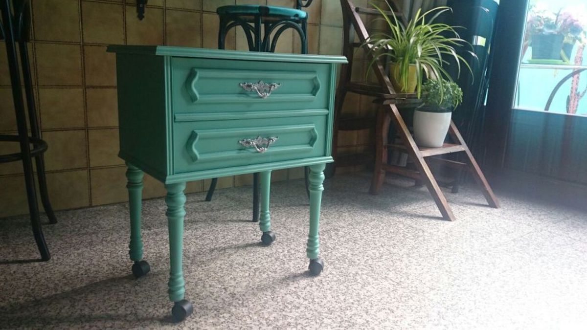 Mesilla de noche con ruedas   Comunidad