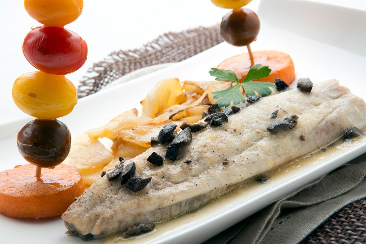 5482 1 Sargo con patatas panadera, calabaza y tomate (867) xl