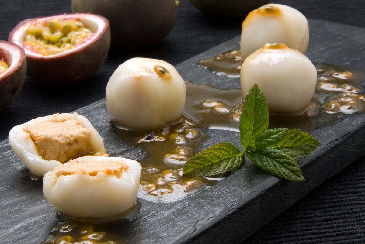 269.2 Bolitas de turrón con salsa de maracuya horizontal