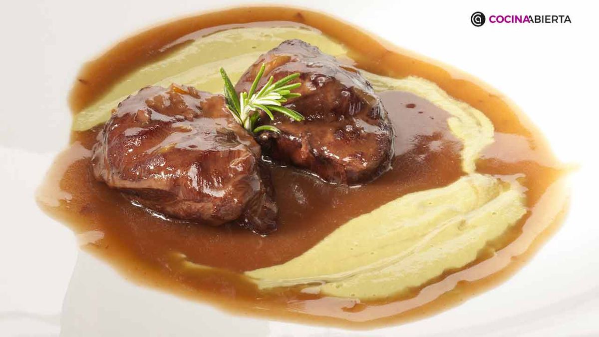 322. CARRILLERAS DE CERDO AL OPORTO