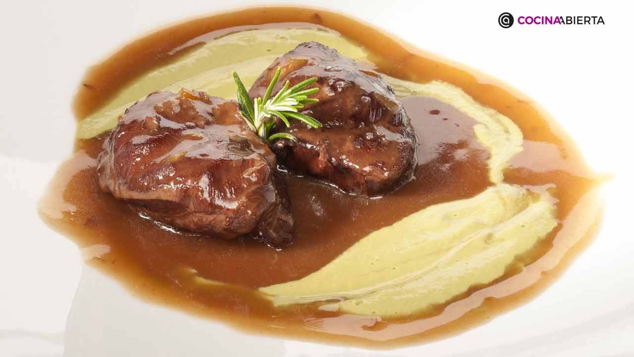 322. CARRILLERAS DE CERDO AL OPORTO