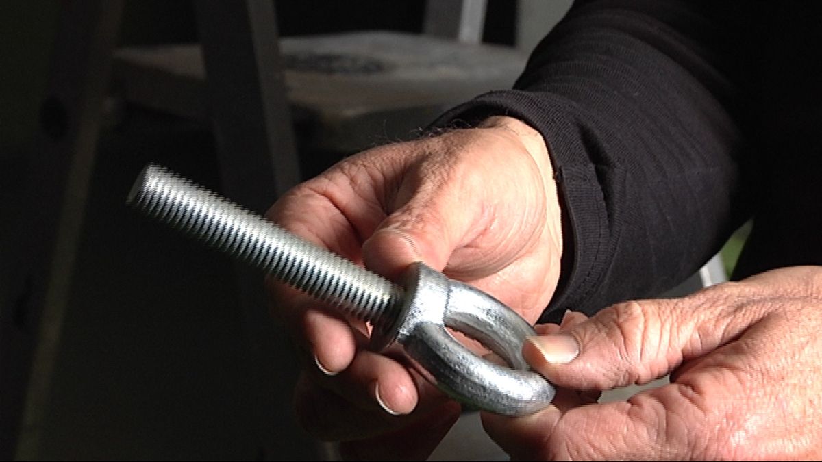 Fijar argolla en techo paso 1