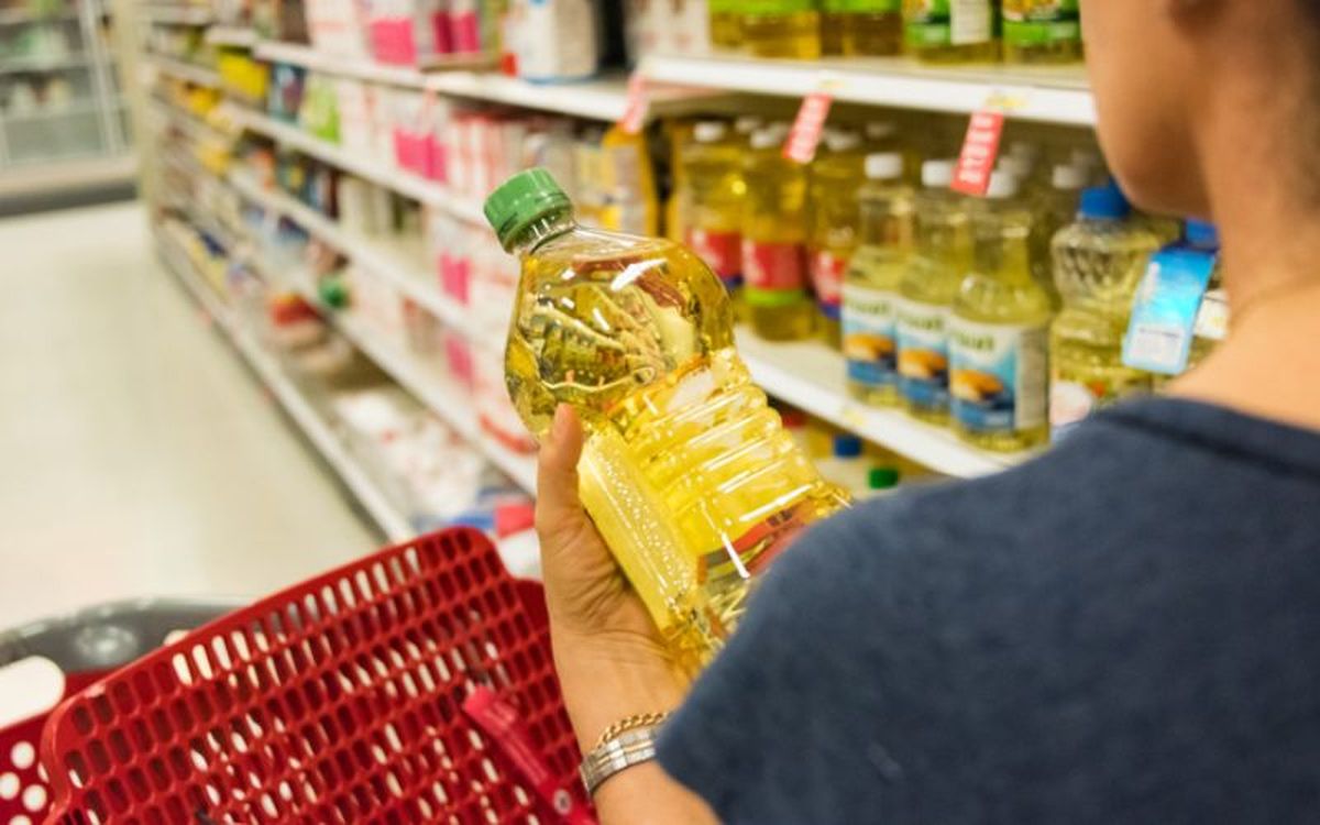 El aceite de oliva tendrá un IVA del 4% y el de girasol sube al 10%