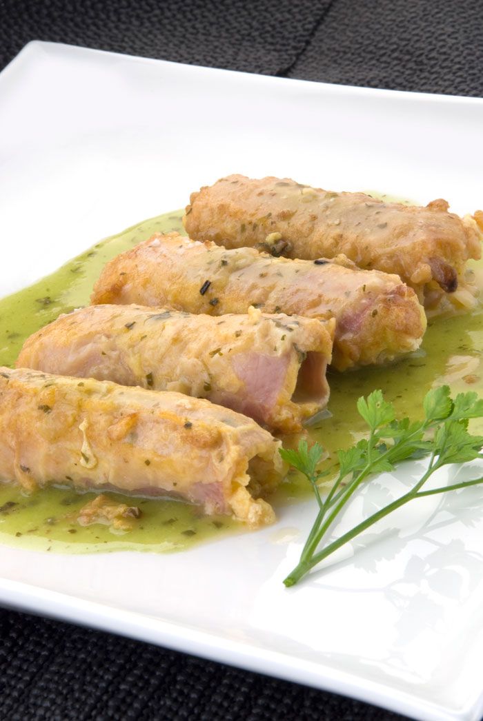 Puerros con jamón cocido en salsa verde
