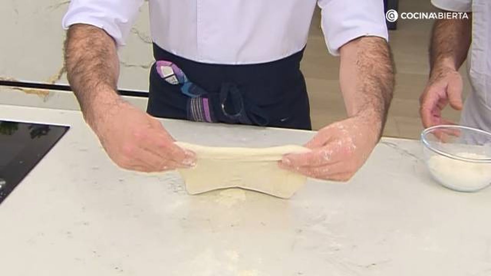 KARL7101 Pan espinacas jamon queso ja paso estirar