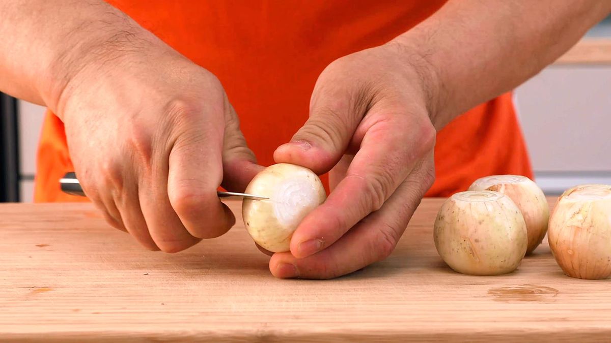 Cómo hacer cebolletas en vinagre  paso 1