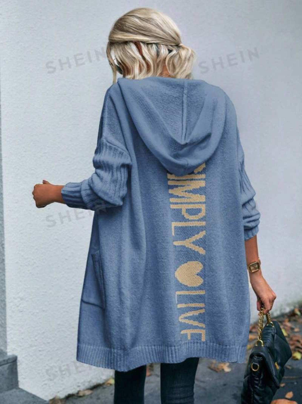 Cardigan azul cielo con capucha y letras