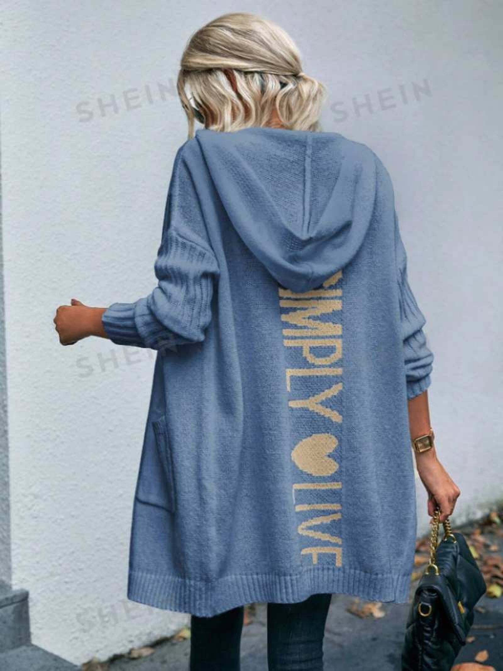 Cardigan azul cielo con capucha y letras