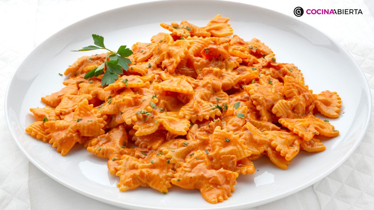 farfalle con crema de tomate jamon cocido
