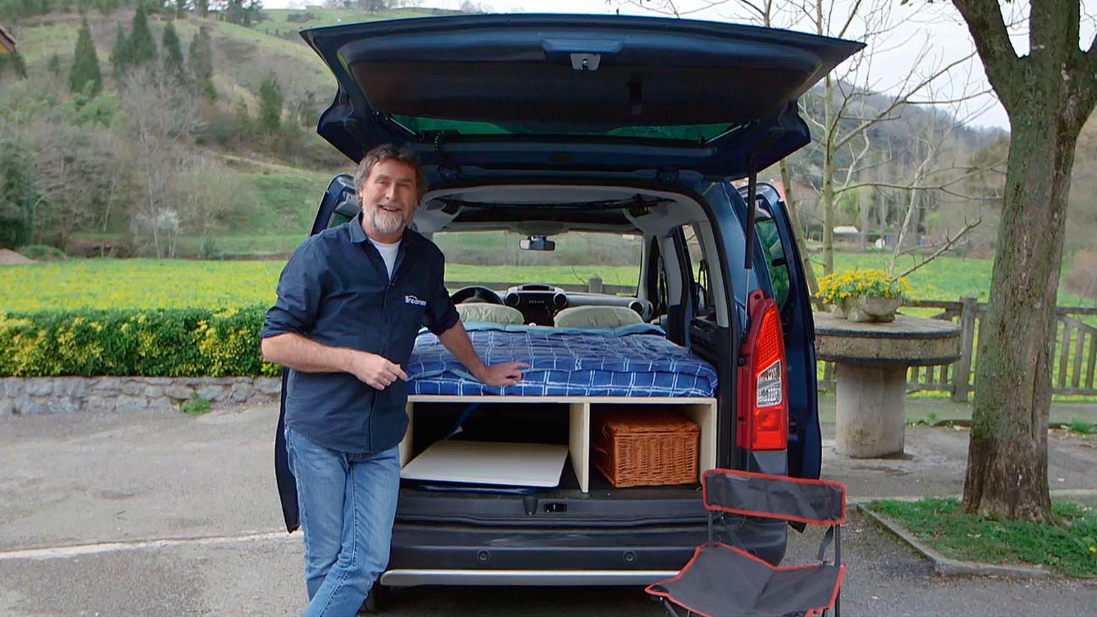 Cómo hacer una cama para una furgoneta camper